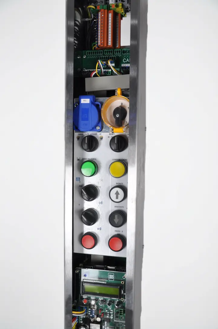 Altutide 1000 Slim 120x1950 Door Side